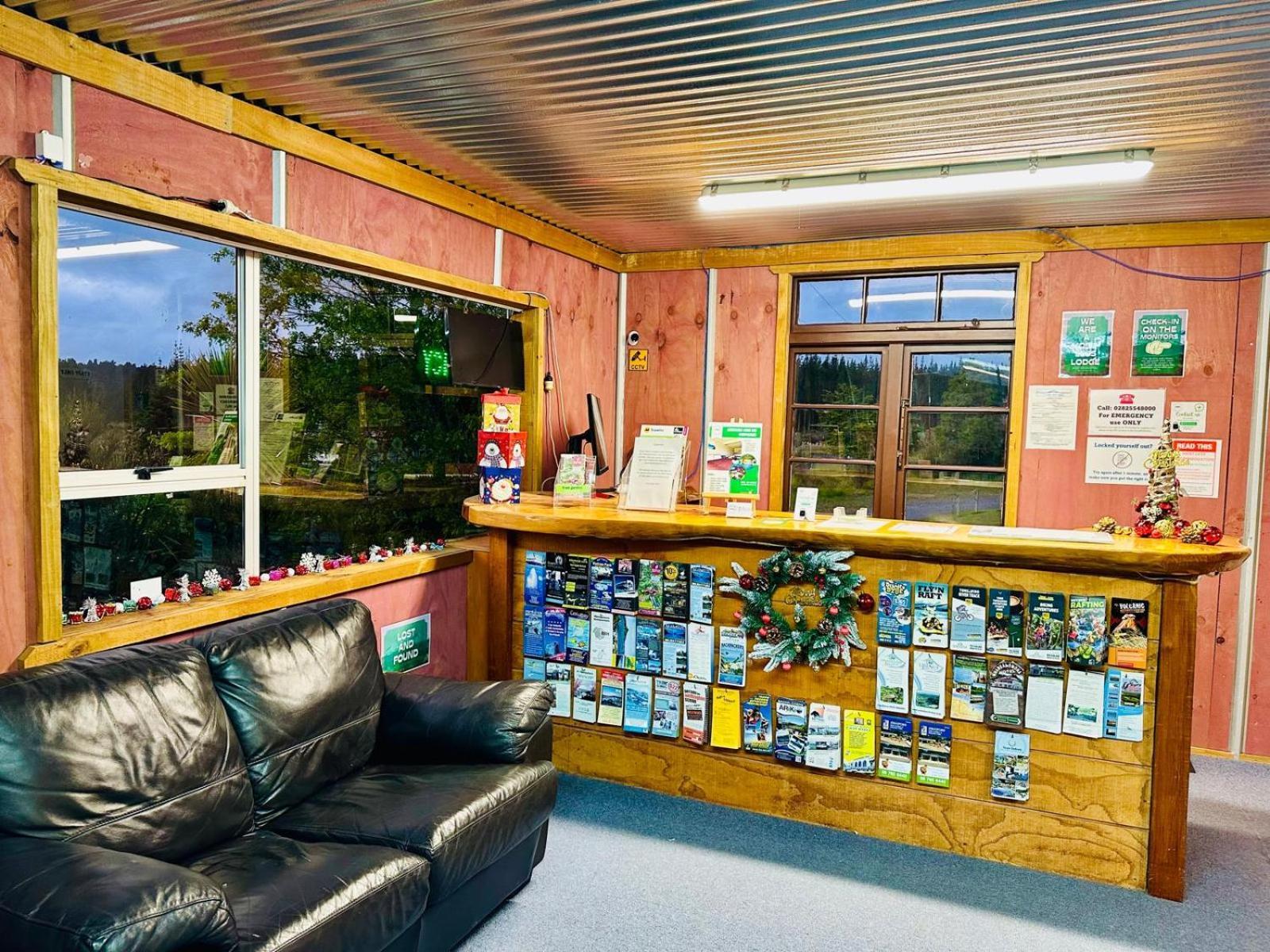 The Crossing Lodge & Backpackers Erua Eksteriør bilde